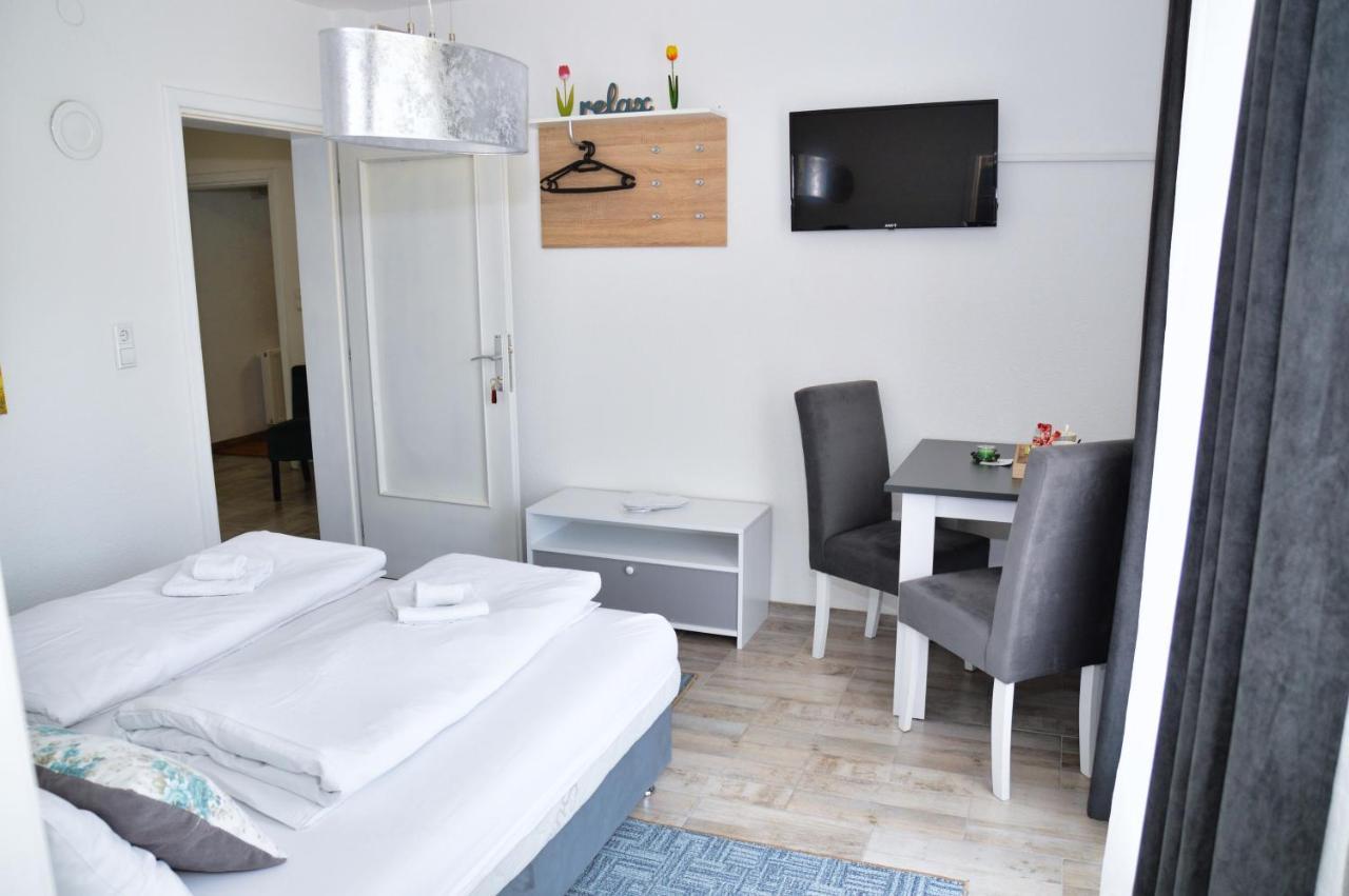 Guesthouse Marivo ヤイツェ エクステリア 写真