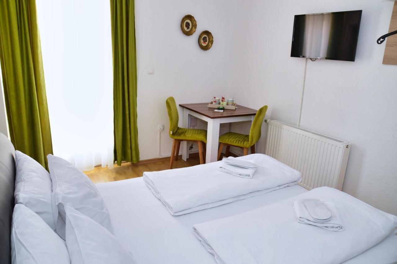 Guesthouse Marivo ヤイツェ エクステリア 写真